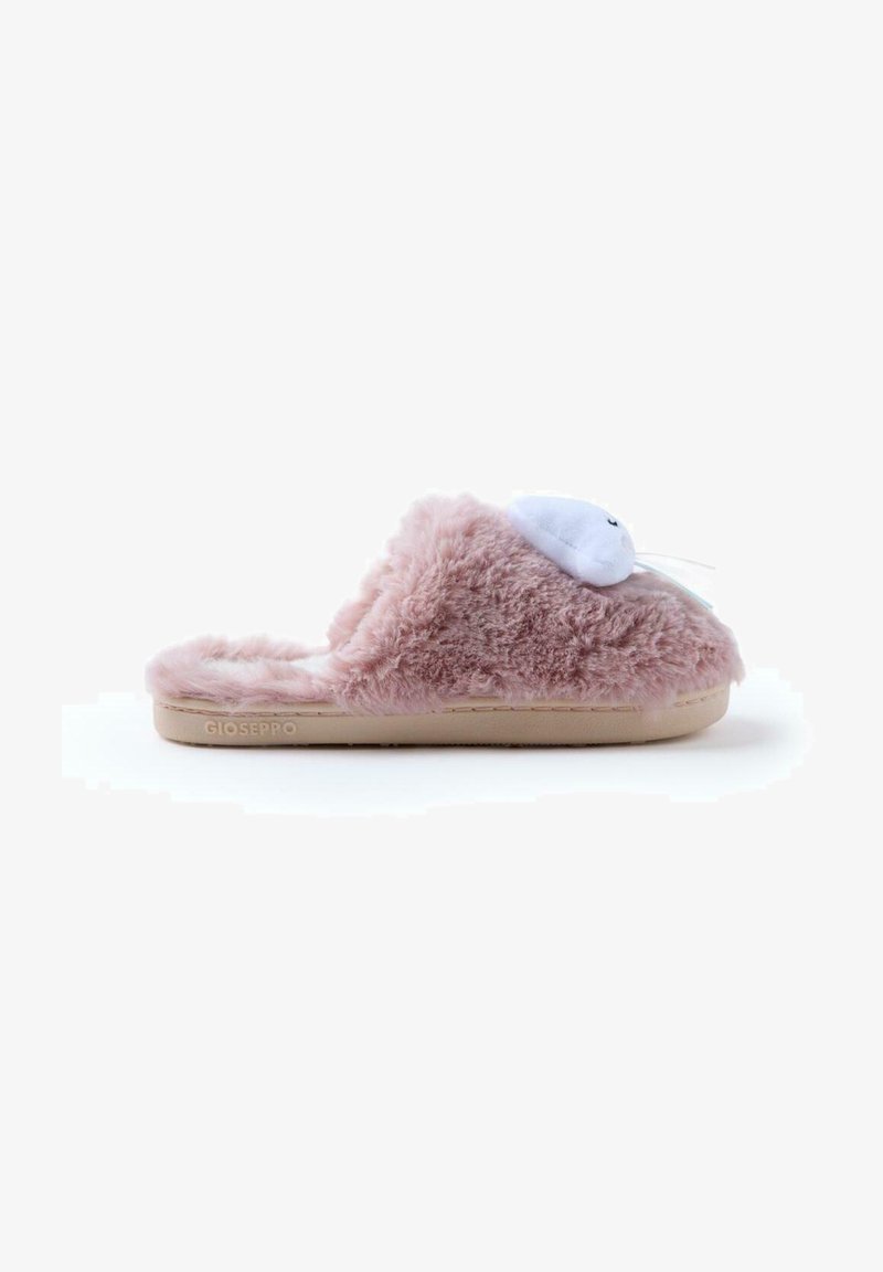 Pantufla rosa y peluda con una textura suave, que presenta un acento decorativo blanco en la parte superior y una suela de goma beige.