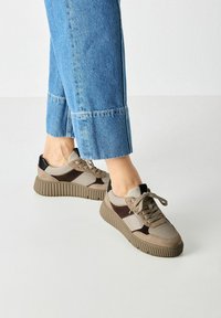 Tamaris Baskets basses - antelope comb
