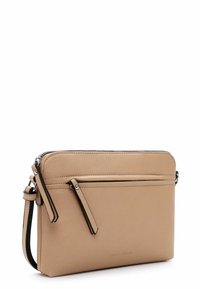 Borsa a tracolla in pelle beige con chiusura a zip, design slim, accenti neri a contrasto e una tasca anteriore per ulteriore spazio di archiviazione.