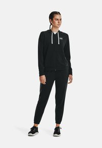 Under Armour RIVAL  - Dresside alumine osa - black