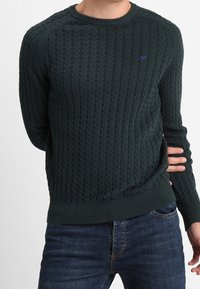 Pier One Stickad tröja - mottled dark green