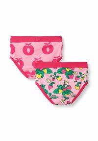 Due paia di mutande per bambini in morbido cotone rosa. Uno presenta grandi grafiche di mele rosa, mentre l'altro mostra vivaci fragole e fiori.