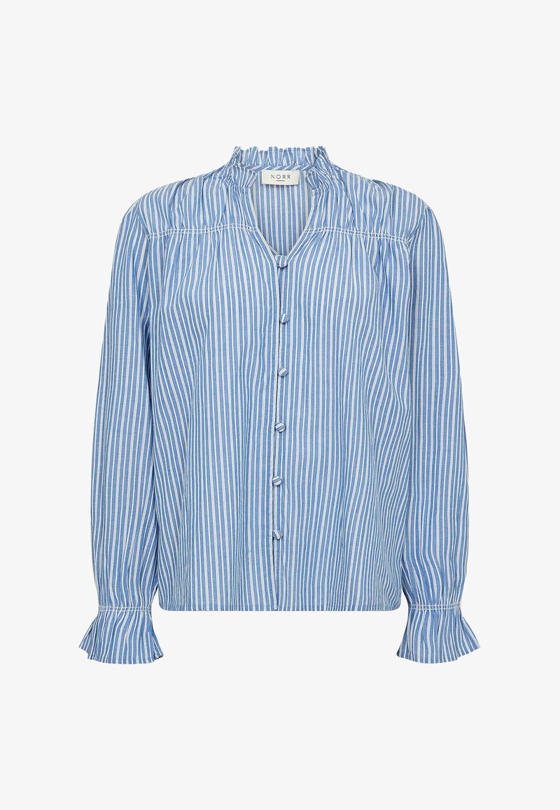 Blusa a righe blu e bianche con scollatura arricciata, maniche lunghe e chiusura a bottoni. Il tessuto presenta una texture leggera.