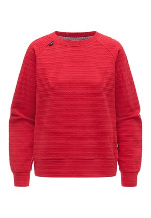 Rode trui met lange mouwen en ronde hals, voorzien van horizontale textuurlijnen en geribbelde manchetten, met een klein zwart logolabel bij de halslijn.