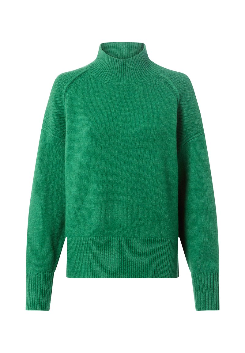 Grüner Strickpullover mit hohem, geripptem Rollkragen, überschnittenen Schultern und gerippten Bündchen. Die Textur ist glatt und leicht grob.