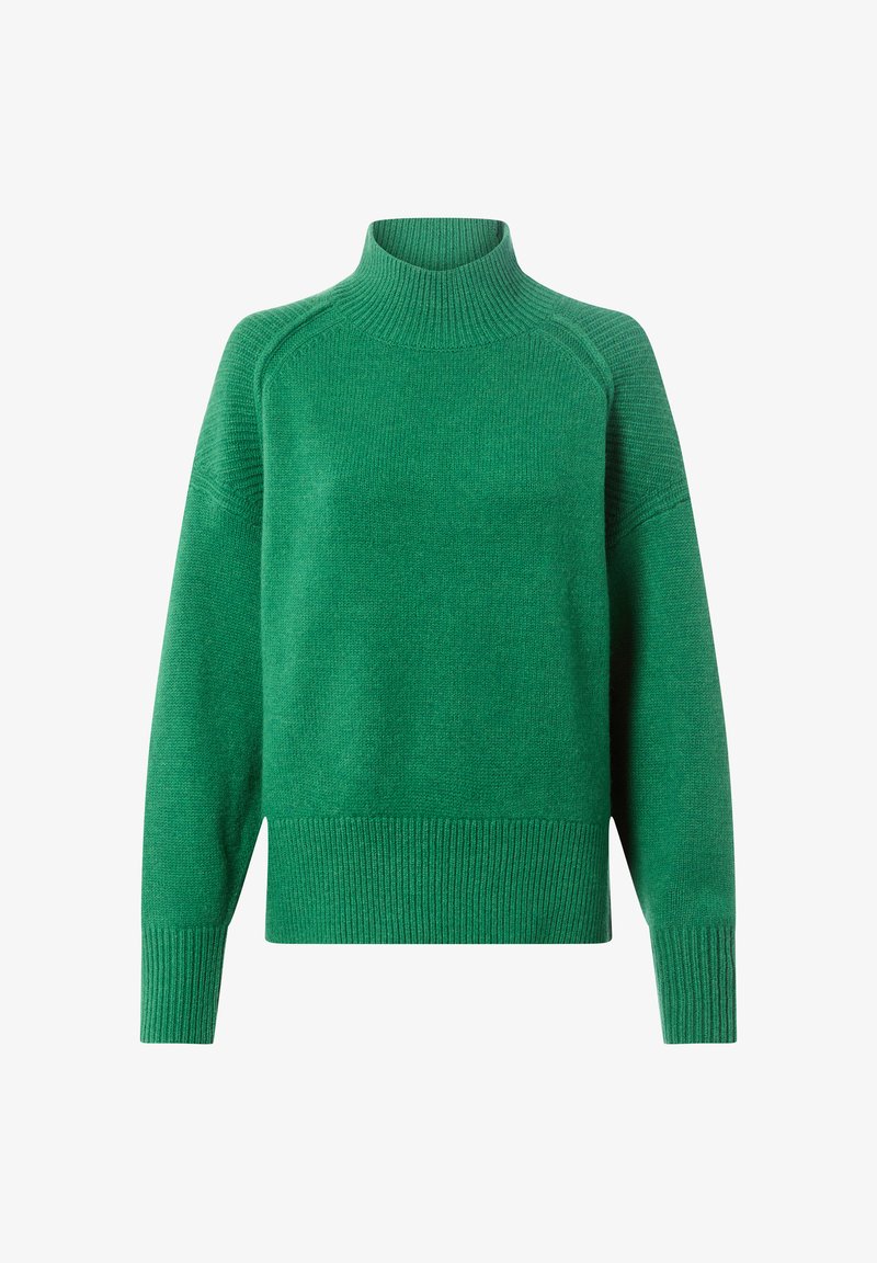 Grüner Strickpullover mit hohem, geripptem Rollkragen, überschnittenen Schultern und gerippten Bündchen. Die Textur ist glatt und leicht grob.