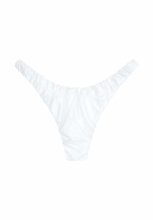 Bílé tangové bikiny dolní část vyrobené z hladkého materiálu, s nabíraným páskem a minimálním pokrytím pro štíhl�ý siluetu.