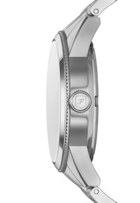 Montre en acier inoxydable argenté avec un boîtier lisse et arrondi, une lunette texturée et une couronne proéminente embossée d'un logo.