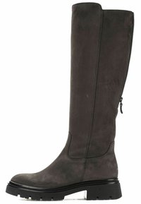 Bottes en daim gris mi-mollet avec une semelle épaisse noire et une fermeture éclair latérale. Présentent une texture lisse et des détails cousus le long des coutures.