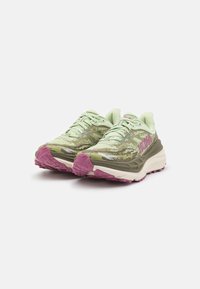 HOKA STINSON 7 - Běžecké boty do terénu - seed green/beet root