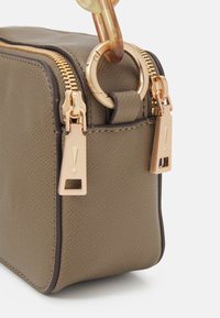 JOOP! TESORO SUSAN - Sac à main - taupe