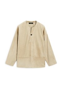 Beige Wildlederoberteil mit rundem Ausschnitt, langen Ärmeln und einem Knopfdetail. Glatte Textur mit einer lockeren Passform und sichtbaren Nahtlinien.