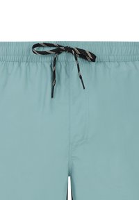 Lichtblauwe zwembroek met een elastische tailleband, zwart-witte trekkoord en een zijzak voor opslag. Glad stoftextuur.