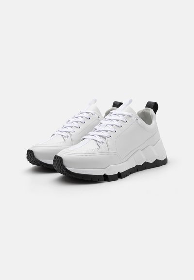 Pierre Hardy STREET LIFE - Sporta apavi - white/black
