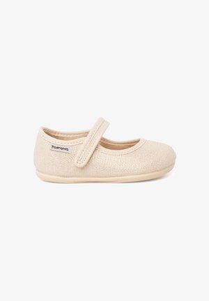 Chaussure Mary Jane beige pour tout-petit avec tissu texturé, bride réglable en scratch et semelle souple, vue de côté sur fond blanc.