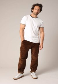 Non sélectionné, Natural