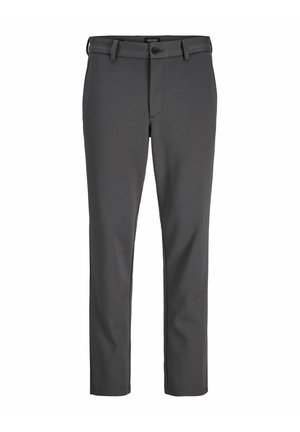 Pantalon slim pour hommes de couleur gris foncé avec passants pour ceinture, bouton à l'avant et fermeture éclair sur fond blanc.