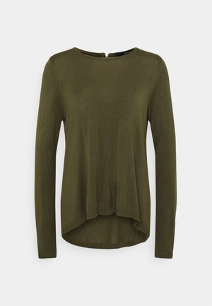 Pull en tricot vert olive à manches longues, col rond et ourlet dos légèrement plus long.