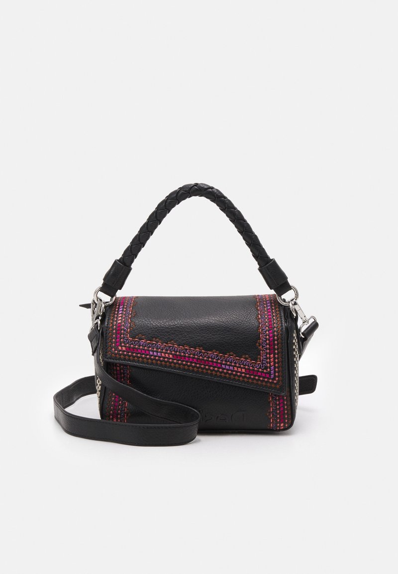 Petit sac à main en cuir noir avec poignée tressée, motifs brodés colorés sur le rabat et une bandoulière ajustable.
