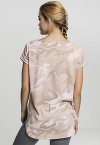 Urban Classics CAMO  - Marškinėliai su spaudiniu - rose camo