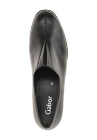 Chaussure en cuir noir avec un bout arrondi, présentant une légère découpe en haut. L'intérieur montre des perforations et le nom de la marque "Gabor."