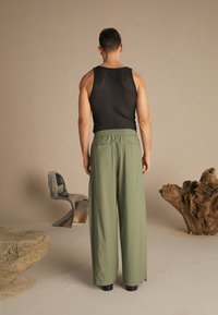 Zign Studio Hlače - olive