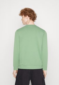 Lyle & Scott CREW NECK - Felpa - glencoe green