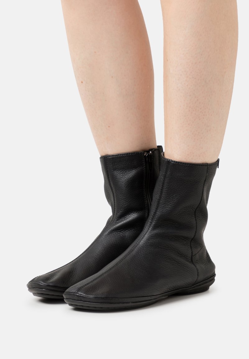 camper right nina boot