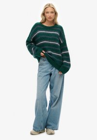 Superdry & Co SLOUCHY BRUSHED  - Jersey de punto - pine green stripe