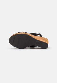 Tamaris Plateausandalette - black