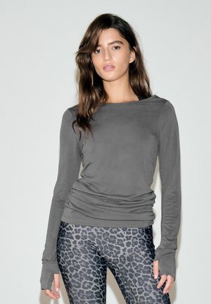 REGULAR FIT - ACTIVE LIGHTWEIGHT RUCHED SIDE - Pikkade varrukatega topp - charcoal grey