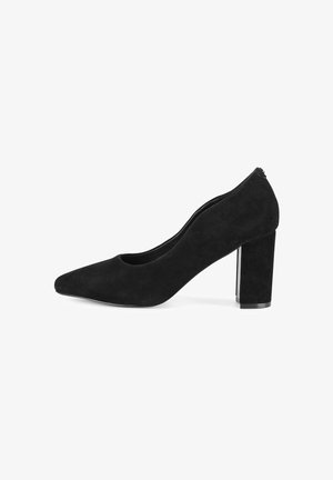 Pantofi cu toc înalt din suede negru, cu vârf ascuțit și toc bloc masiv, având o textură netedă și un design minimalist.