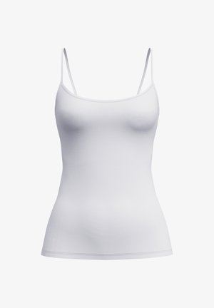 Weißes Tanktop aus weichem Stoff mit dünnen Trägern und figurbetontem Schnitt, glatte Textur ohne Muster oder Akzente.