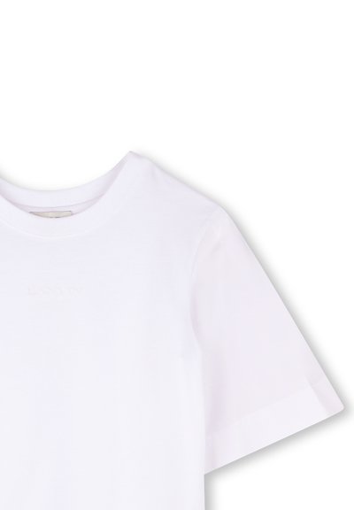 T-shirt en coton blanc avec un col rond, des manches courtes et un logo "Lanvin" brodé sur le devant. Texture lisse et sans motifs.