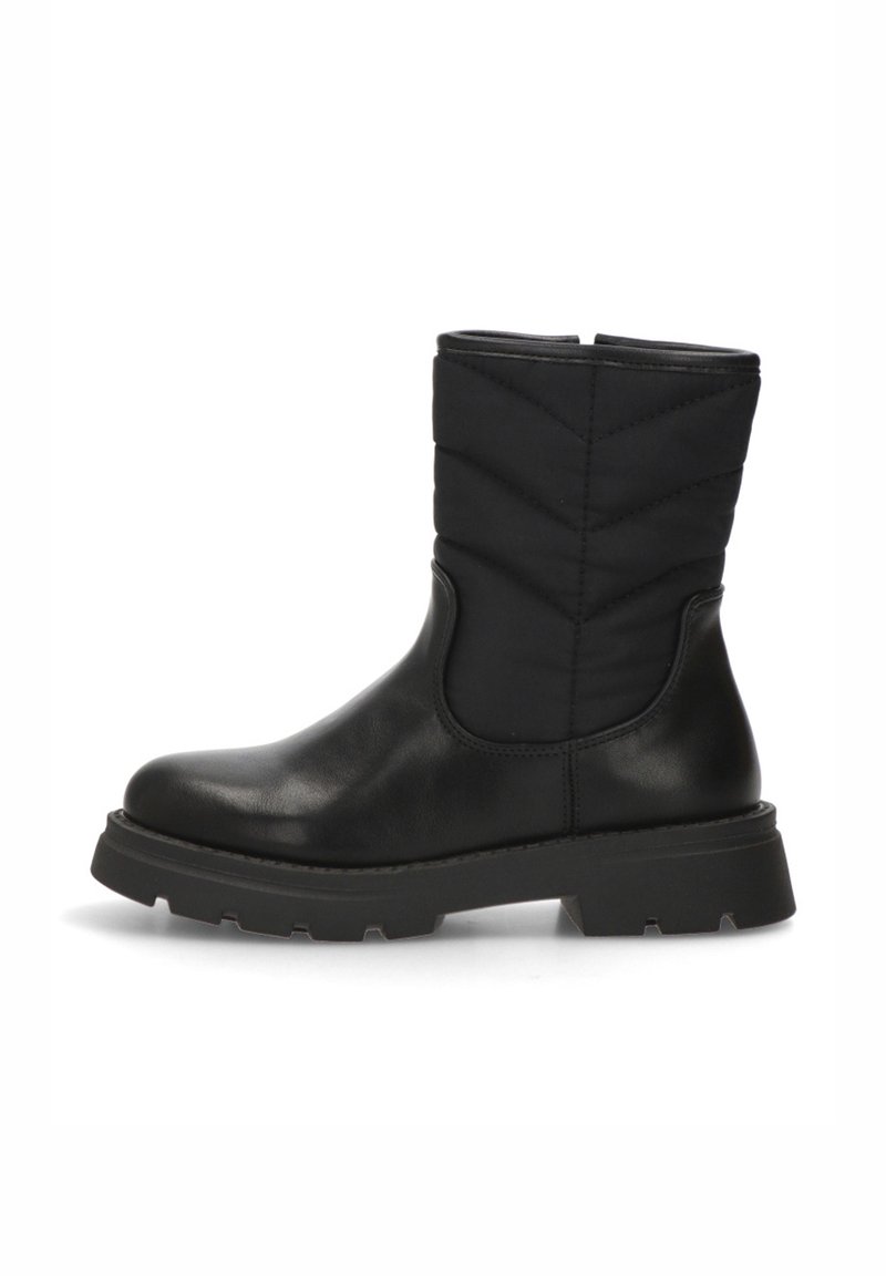 Botines negros con una combinación de cuero suave y textil acolchado. La suela gruesa proporciona mayor tracción y estabilidad.