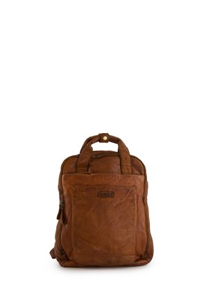 Brązowy skórzany plecak z przednią kieszenią, dwoma górnymi uchwytami i zamkami błyskawicznymi, z marką "Venezia" na przedniej kieszeni.