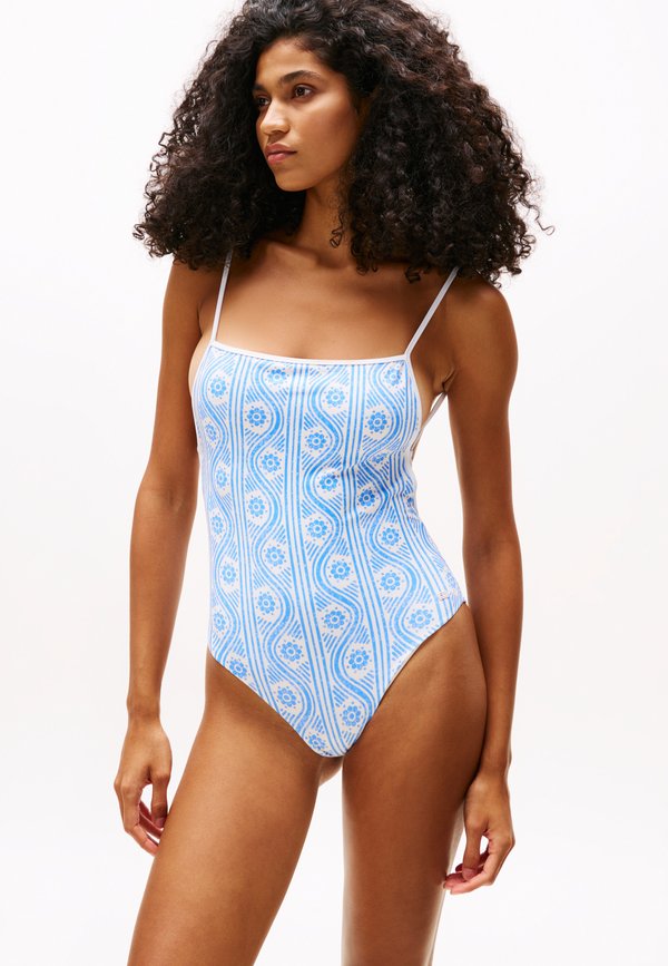ESSENTIALS STRAIGHT NECK ONE PIECE PRINT - Swimsuit