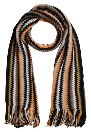 Langer gestrickter Schal mit Zickzack-Streifen in Schwarz, Weiß, Orange und Gelbtönen, mit Fransen an den Enden.