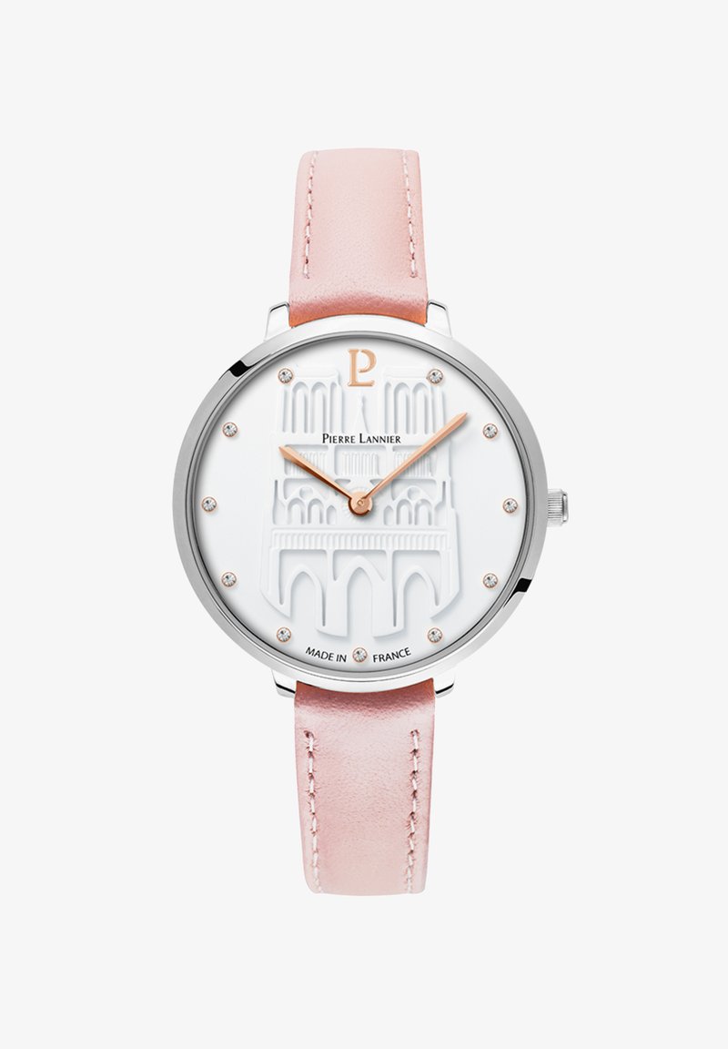 Orologio rotondo con un quadrante bianco texturizzato che presenta un design a cattedrale, cassa argentata, lancette in oro rosa e cinturino in pelle rosa.
