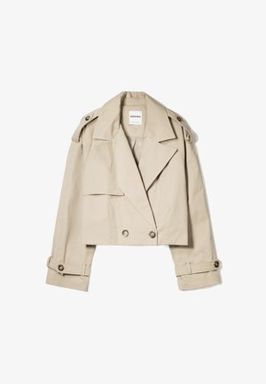 Beige kort trenchcoat i lätt tyg, med dubbelknapprad fram, stora kragar och knäppa muddar.