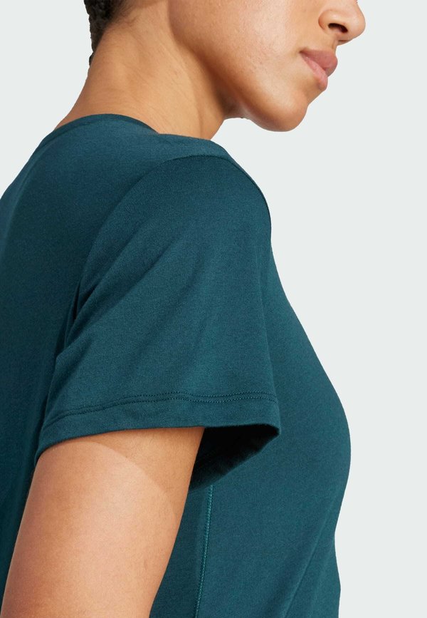 YOGA ESSENTIALS  - Sports T-shirt - aurora ivy3