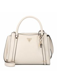 Sac à main en cuir blanc avec accents noirs, logo triangulaire doré, poignées courtes et bandoulière amovible. Caractérisé par une texture lisse et une fermeture à glissière.