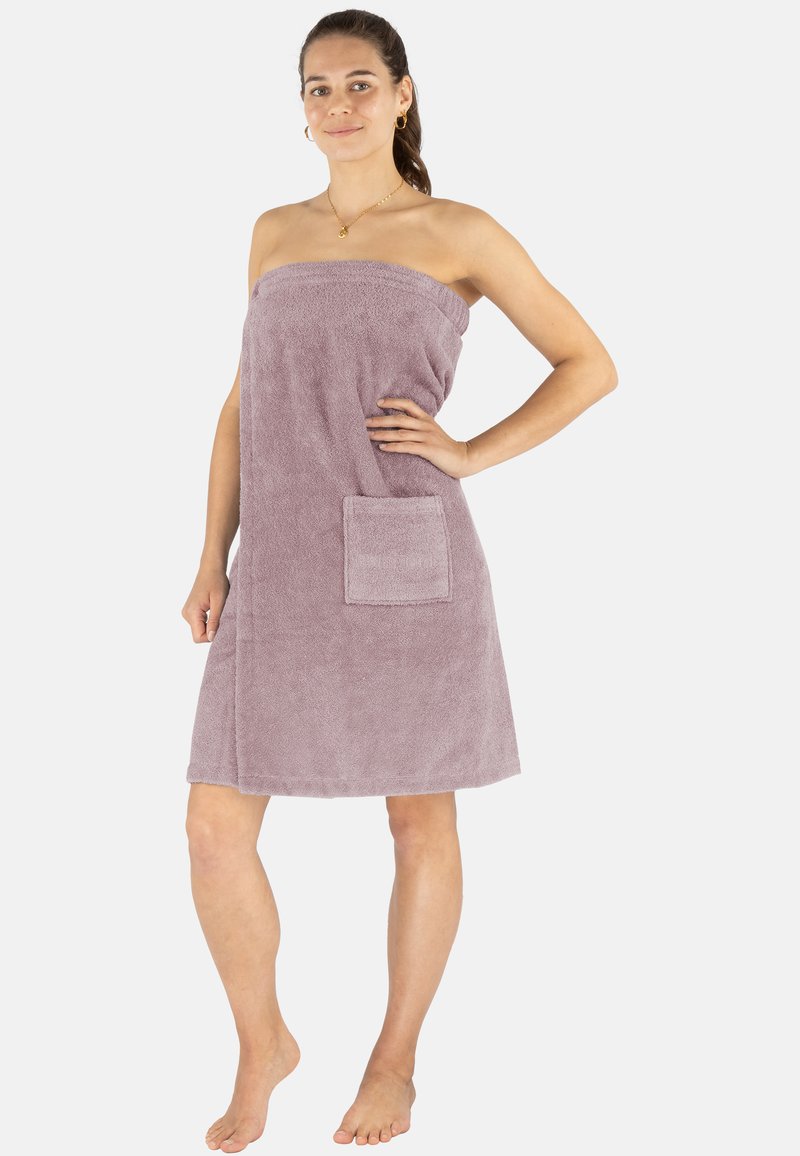 Lila Handtuchkleid aus Frottee mit einem gebänderten oberen Rand und einer Fronttasche, das sich durch eine weiche Textur und ein knielanges Design auszeichnet.