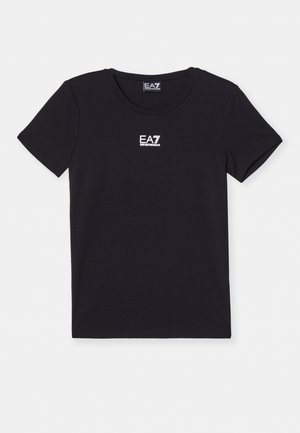 T-shirt nera in cotone con maniche corte, scollatura rotonda e piccolo logo EA7 bianco sul petto. Tessuto liscio, vestibilità casual.