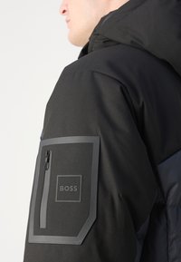 BOSS HAMAR granatowy