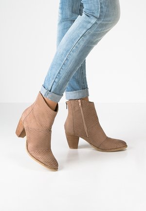 Classic ankle boots - light pink