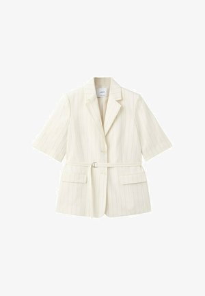 Crème kortermige blazer met dunne verticale strepen, twee klepzakken aan de voorkant, knoopsluiting, notched revers en een dunne riem in de taille.
