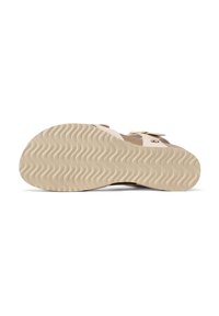 Sandal in suede marrone con suola beige, caratterizzata da un motivo ondulato testurizzato. Include una fibbia dorata e due cinturini regolabili.