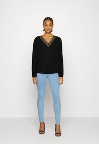 Vero Moda VMLYRA V NECK - Blusa - black