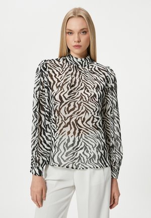 Durchsichtige Bluse mit schwarz-weißem Zebra-Print, langen Ärmeln, hohem Kragen und gerafften Manschetten, konzipiert mit einem leicht lockeren Schnitt.